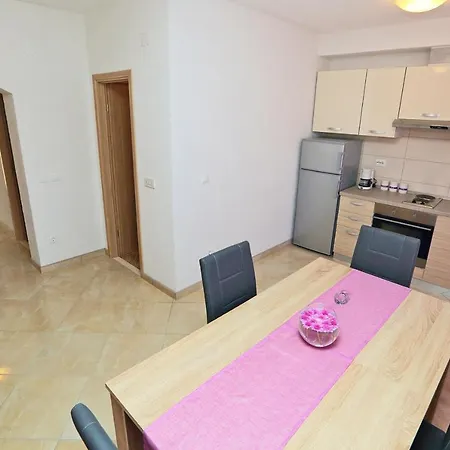 Zastupac 8761d * Hvar Town