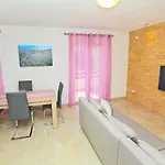 Zastupac 8761d דירה