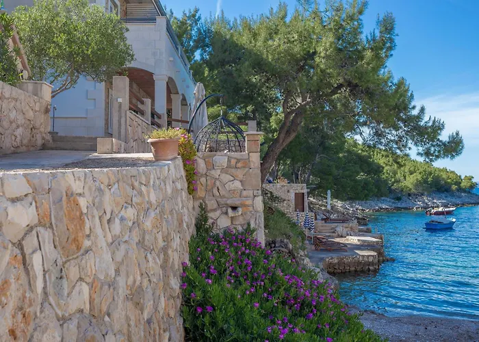 Zastupac 8761d * Hvar Town